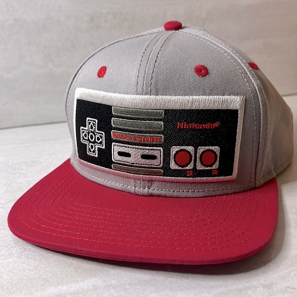 Nintendo Snapback Hat gray and red with controller embroidery 2018